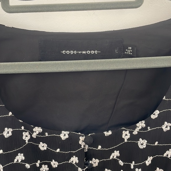 Code x Mode xs black floral button down blouse - Picture 2 of 6